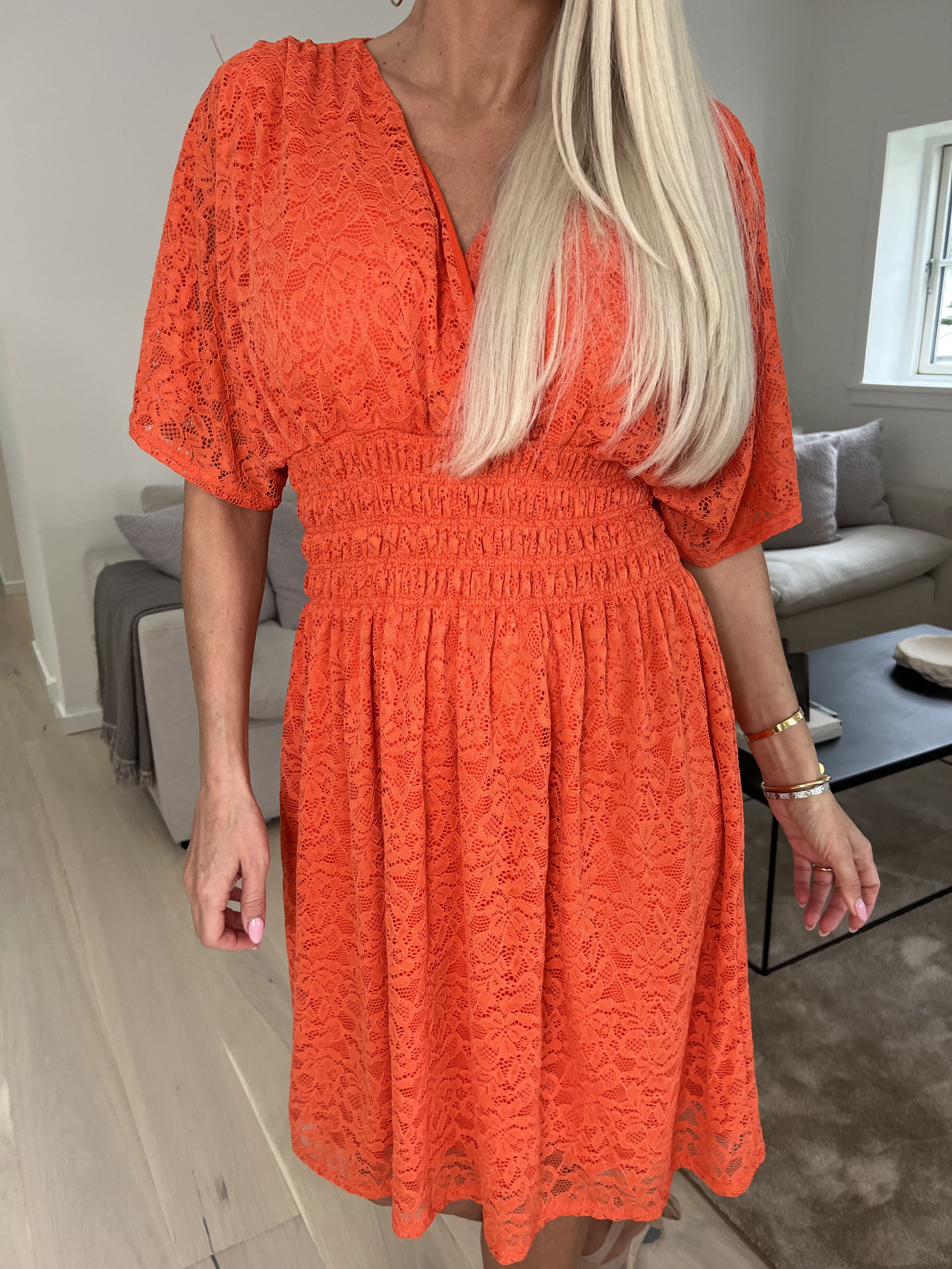 Pams Lace Short S/S - Kort blondekjole med korte ærmer